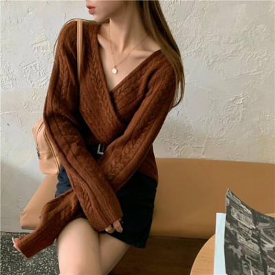 Moodne naiste lühike kootud pluus spits-kaelusega