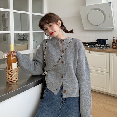 Naiste vabaaja pika kardiganiga tavaline mudel