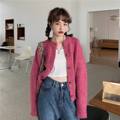 Naiste vabaaja pika kardiganiga tavaline mudel