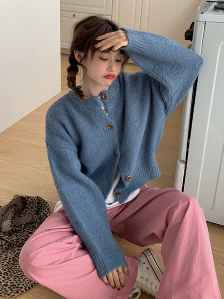 Naiste vabaaja pika kardiganiga tavaline mudel