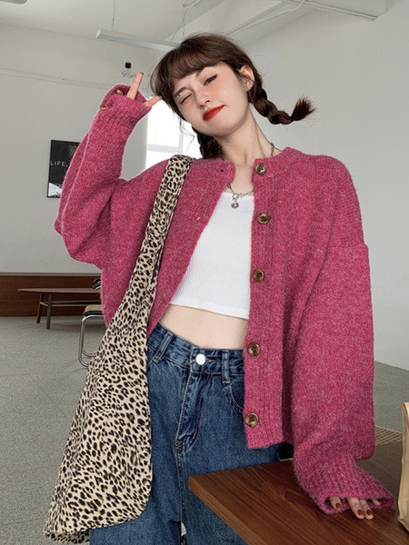 Naiste vabaaja pika kardiganiga tavaline mudel