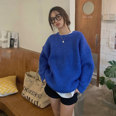 Μοντέρνο γυναικείο πουλόβερ με οβάλ λαιμόκοψη κλασικό μοντέλο