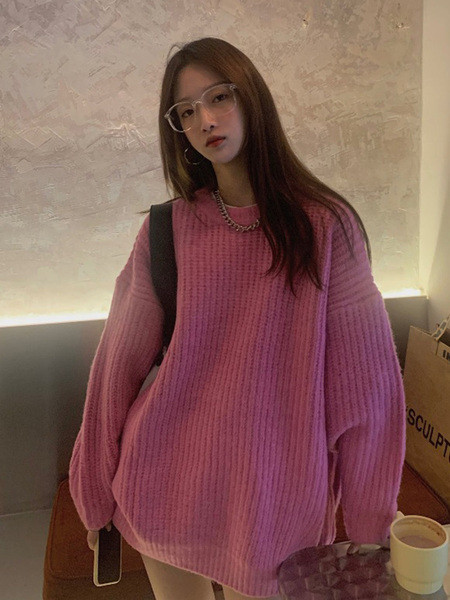 Μοντέρνο γυναικείο πουλόβερ με οβάλ λαιμόκοψη κλασικό μοντέλο