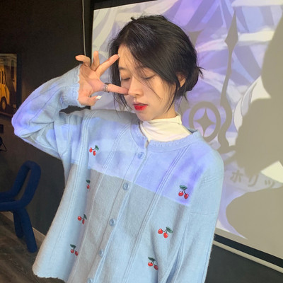 Moodne naiste õhuke nööpidega kardigan