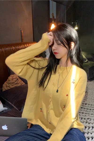 Moodne naiste õhuke nööpidega kardigan