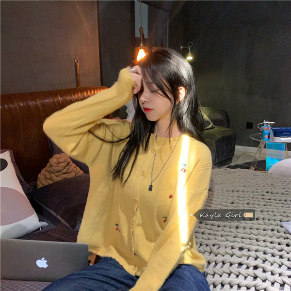 Moodne naiste õhuke nööpidega kardigan