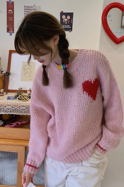 Γυναικείο casual πουλόβερ με κέντημα και οβάλ ντεκολτέ