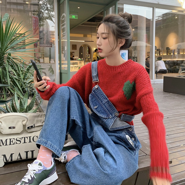 Γυναικείο casual πουλόβερ με κέντημα και οβάλ ντεκολτέ