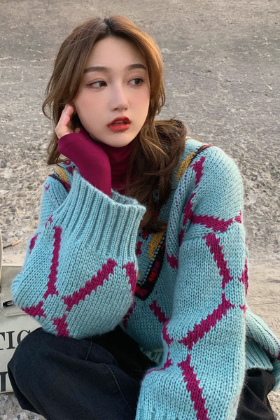 Μοντ'ερνο γυναικείο πουλόβερ με φαρδύ ντεκολτέ