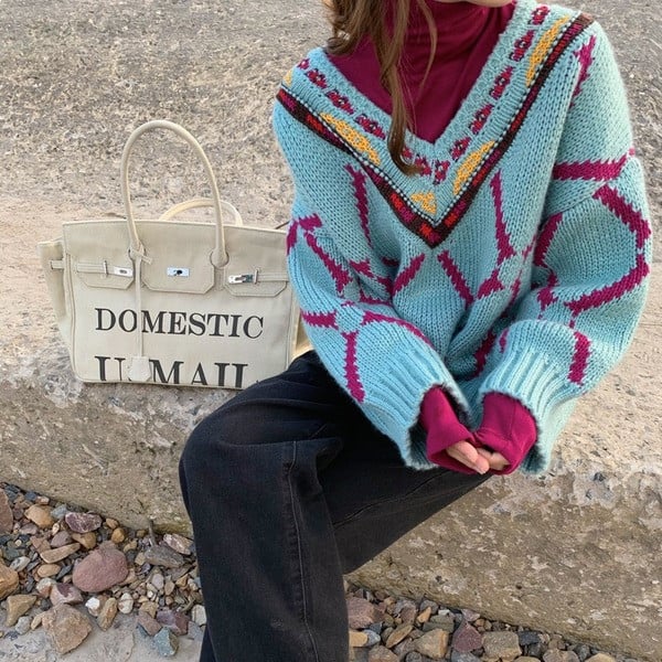 Μοντ'ερνο γυναικείο πουλόβερ με φαρδύ ντεκολτέ
