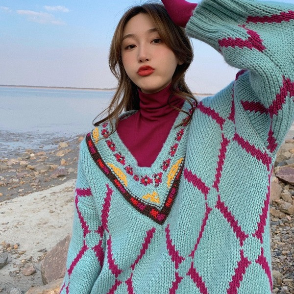 Μοντ'ερνο γυναικείο πουλόβερ με φαρδύ ντεκολτέ