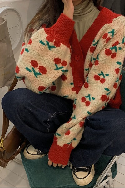 Naiste vabaaja lühike spitsikaelusega kardigan