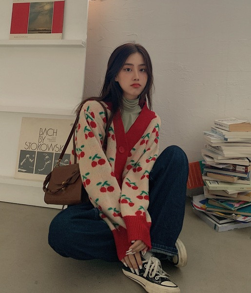 Naiste vabaaja lühike spitsikaelusega kardigan