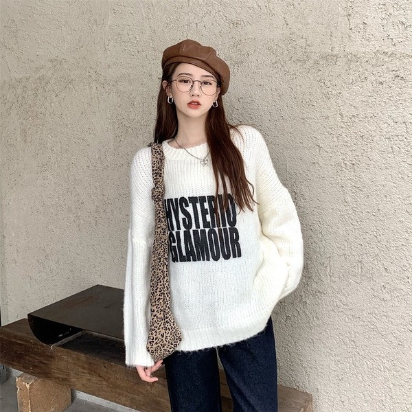 Casual γυναικείο πουλόβερ με οβάλ λαιμόκοψη και επιγραφή