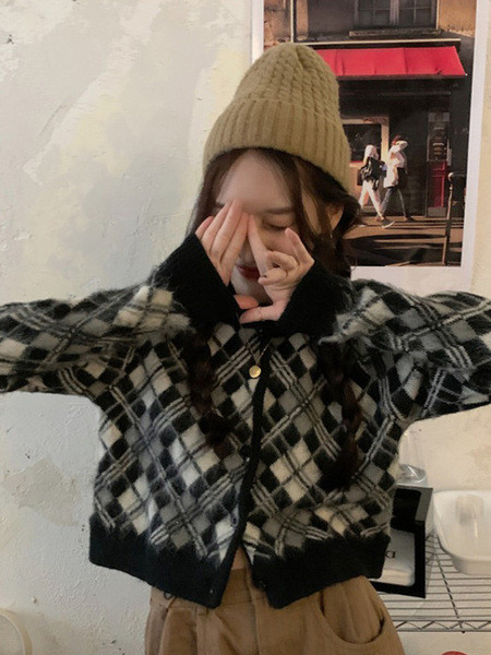 Naiste vabaaja lühike nööpide ja ovaalse kaelusega kardigan