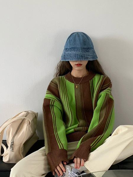 Casual γυναικείο πουλόβερ με οβάλ λαιμόκοψη - φαρδύ μοντέλο