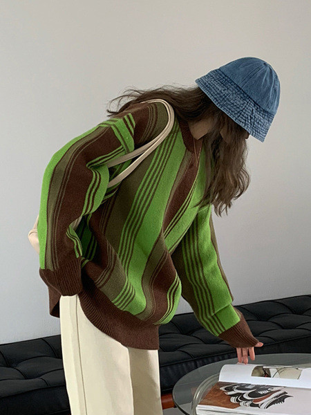 Casual γυναικείο πουλόβερ με οβάλ λαιμόκοψη - φαρδύ μοντέλο