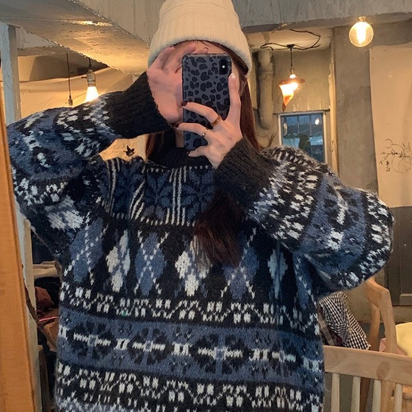 Casual γυναικείο πουλόβερ με μοτίβο και οβάλ ντεκολτέ