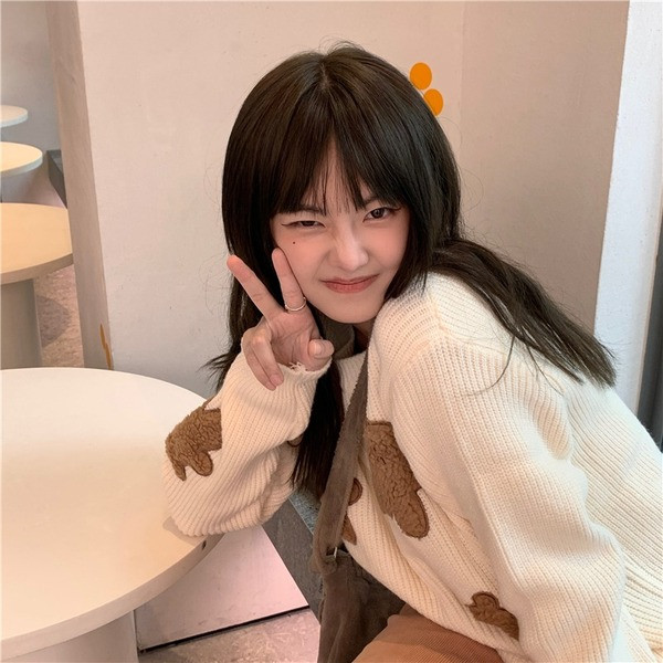 Aktualni ženski široki džemper sa vezom