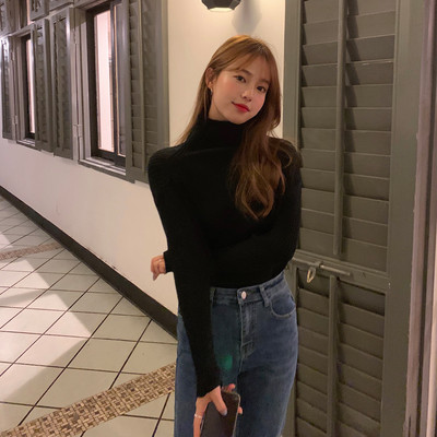 Μοντέρνο γυναικείο πουλόβερ - σλιμ μοντέλο