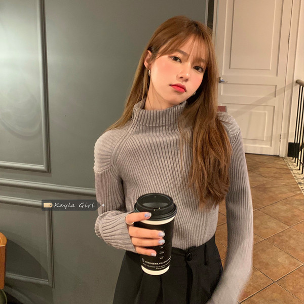 Μοντέρνο γυναικείο πουλόβερ - σλιμ  μοντέλο