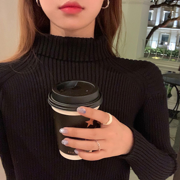 Μοντέρνο γυναικείο πουλόβερ - σλιμ  μοντέλο