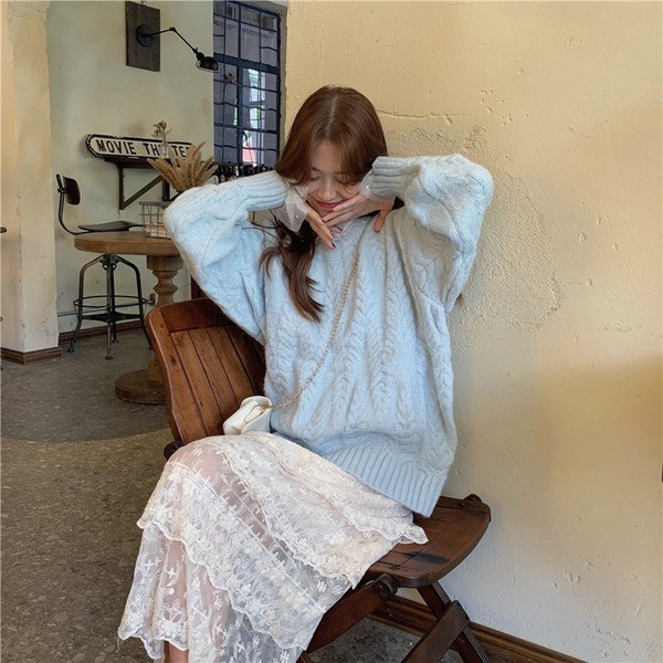 Praegune naiste lai kampsun ovaalse kaelusega