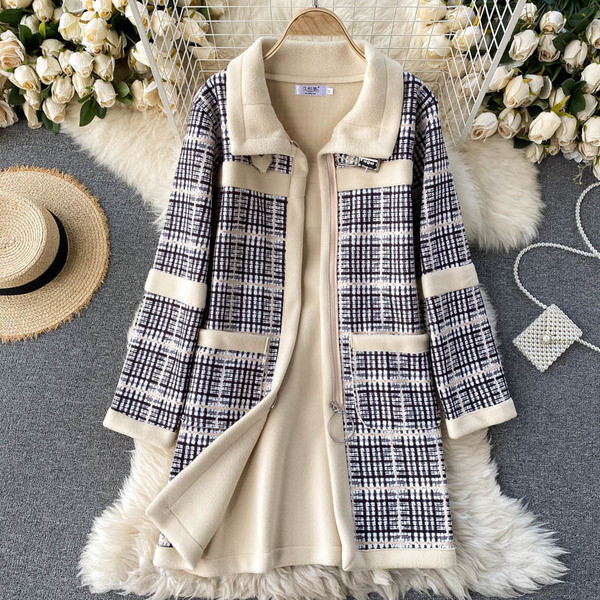 Pehme voodri ja klassikalise kraega ruuduline meestemantel