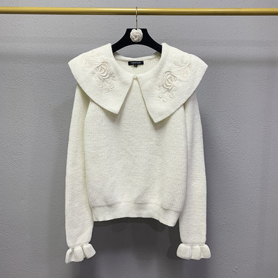 Talvine moekas kampsun, mille krael tikandid