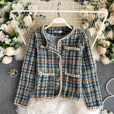 Naiste ruuduline mantel tasku ja nööpidega