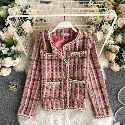 Naiste ruuduline mantel tasku ja nööpidega