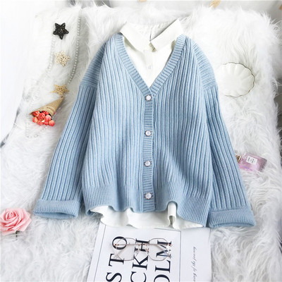 Moderni pleteni ženski kardigan sa špic izrezom