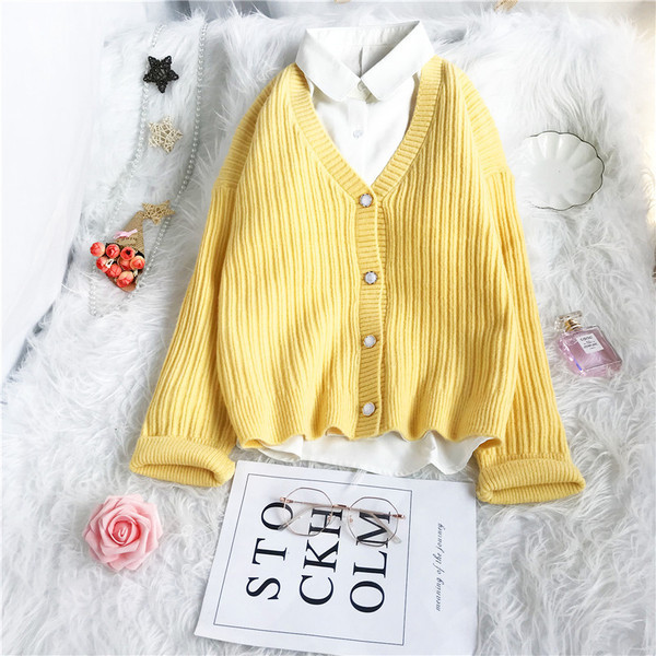 Moderni pleteni ženski kardigan sa špic izrezom