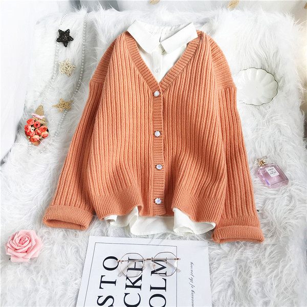 Moderni pleteni ženski kardigan sa špic izrezom