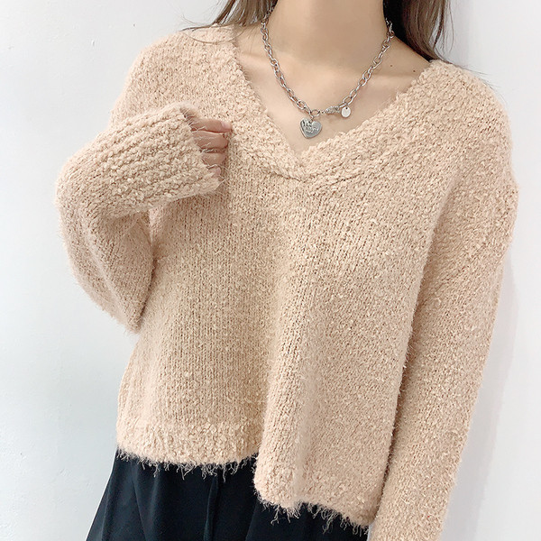 Naiste talvekampsun laia spitsikaelusega mudel