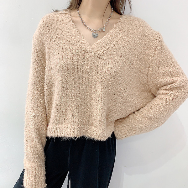 Naiste talvekampsun laia spitsikaelusega mudel