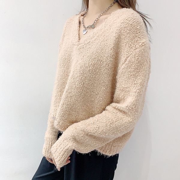 Naiste talvekampsun laia spitsikaelusega mudel