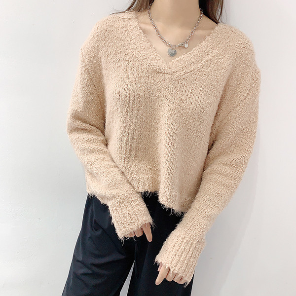 Naiste talvekampsun laia spitsikaelusega mudel