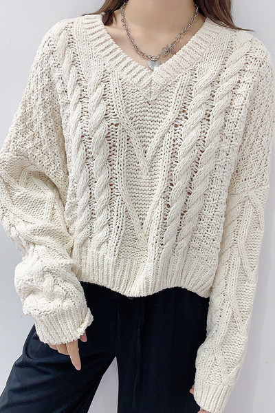 Γυναικείο μοντέρνο χειμερινό πουλόβερ με ντεκολτέ