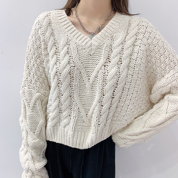 Γυναικείο μοντέρνο χειμερινό πουλόβερ με ντεκολτέ