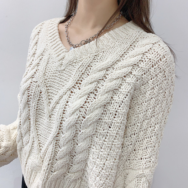 Γυναικείο μοντέρνο χειμερινό πουλόβερ με ντεκολτέ