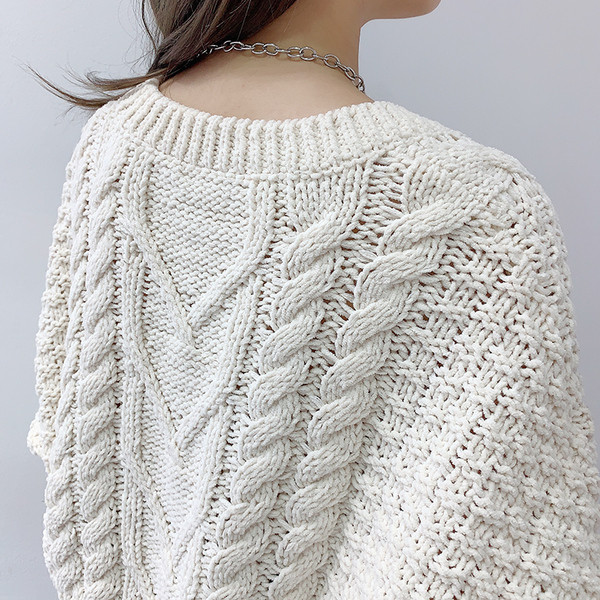 Γυναικείο μοντέρνο χειμερινό πουλόβερ με ντεκολτέ