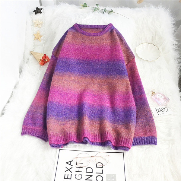 Naiste ümara kaelusega pikkade varrukatega kootud kampsun