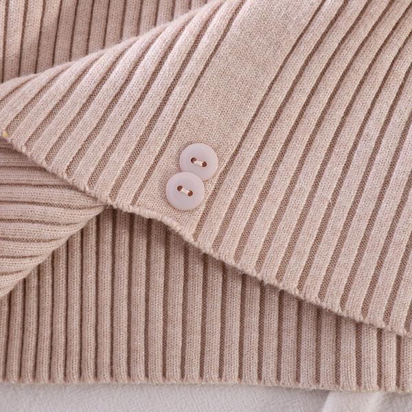 Casual γυναικείο πουλόβερ με οβάλ γιακά και κουμπιά