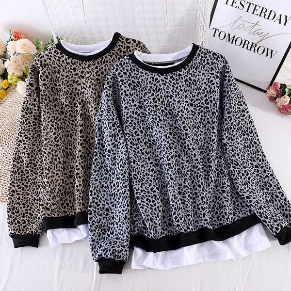 Naiste vabaaja kampsun loomamustri ja ümara kaelusega