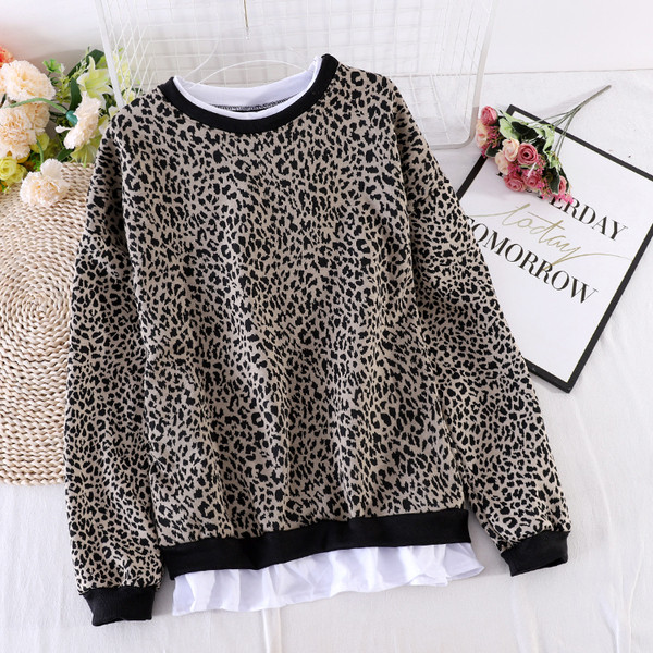 Naiste vabaaja kampsun loomamustri ja ümara kaelusega