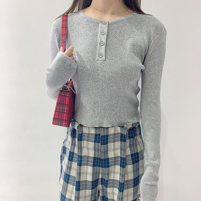 Naiste mitmes värvitoonis nööpidega sügispluus