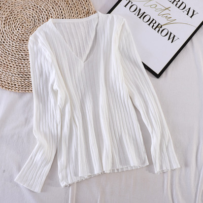 Γυναικείο πουλόβερ κοτλέ από λεπτό πλέξιμο με λαιμόκοψη και μακριά μανίκια