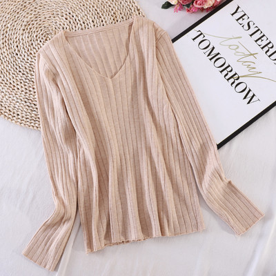 Γυναικείο πουλόβερ κοτλέ από λεπτό πλέξιμο με λαιμόκοψη και μακριά μανίκια