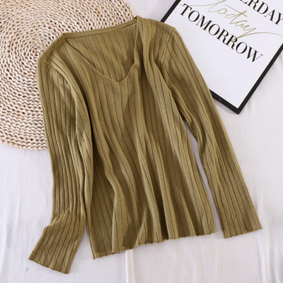 Γυναικείο πουλόβερ κοτλέ από λεπτό πλέξιμο με λαιμόκοψη και μακριά μανίκια